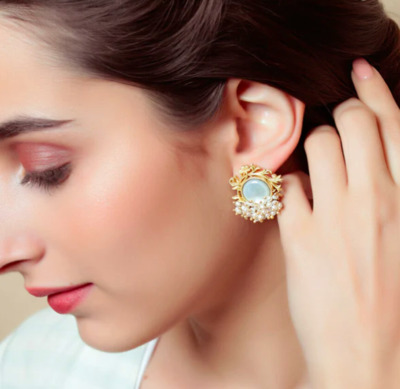 model wearing earring by Zariin 