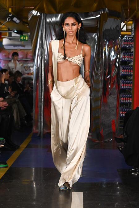 Anamika Khanna AK|OK London Fashion Week 1.