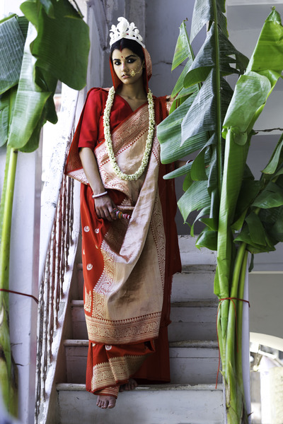 bengali bride dressed in a red raw mango sari shot by gourab ganguli 